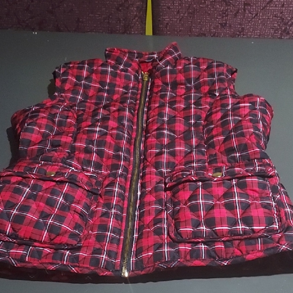 💙2/$25 or 4/$40 River and Rose size Small Plaid Zipup Red Vest